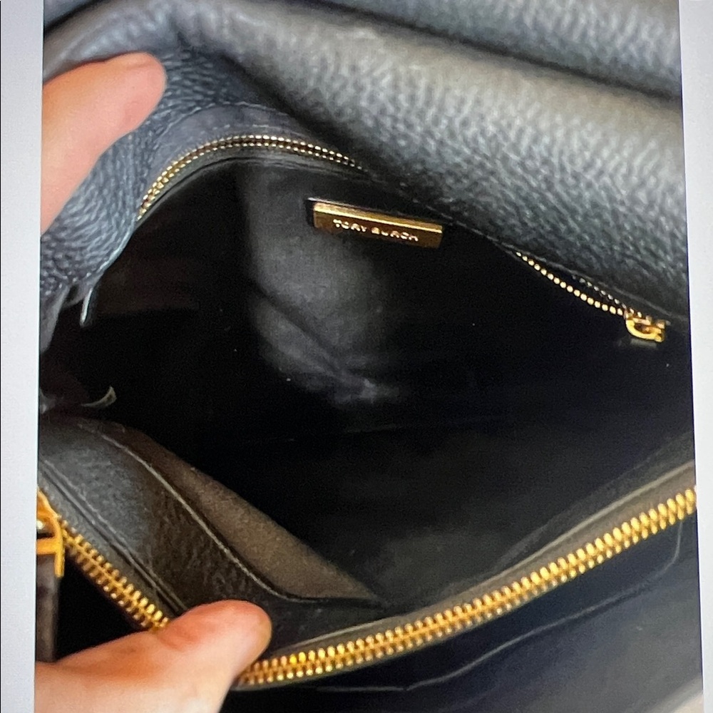Tory Burch Black Leather Chelsea Shoulder bag/ CrossbodyBag. - Picture 15 of 16